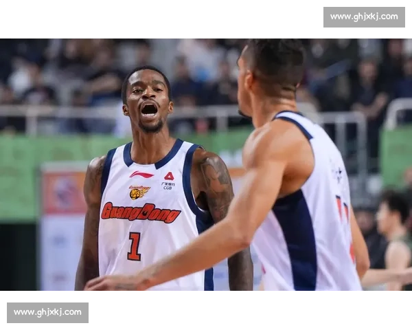 巅峰对决再掀高潮篮球赛事比分全景解析与战术博弈精彩瞬间回顾 - 副本 (2) 巅峰对决再掀高潮篮球赛事比分全景解析与战术博弈精彩瞬间回顾 - 副本 (2)